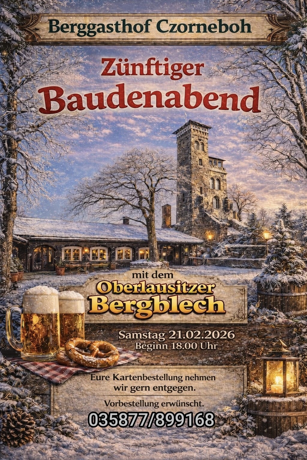 Ein verschneiter Abend im Berggasthof Czorneboh mit einem großen Steinturm, warm leuchtenden Lichtern, zwei Bierkrügen im Vordergrund und einem festlichen deutschen Veranstaltungstext, der den Baudenabend am 21. Februar 2026 ankündigt.