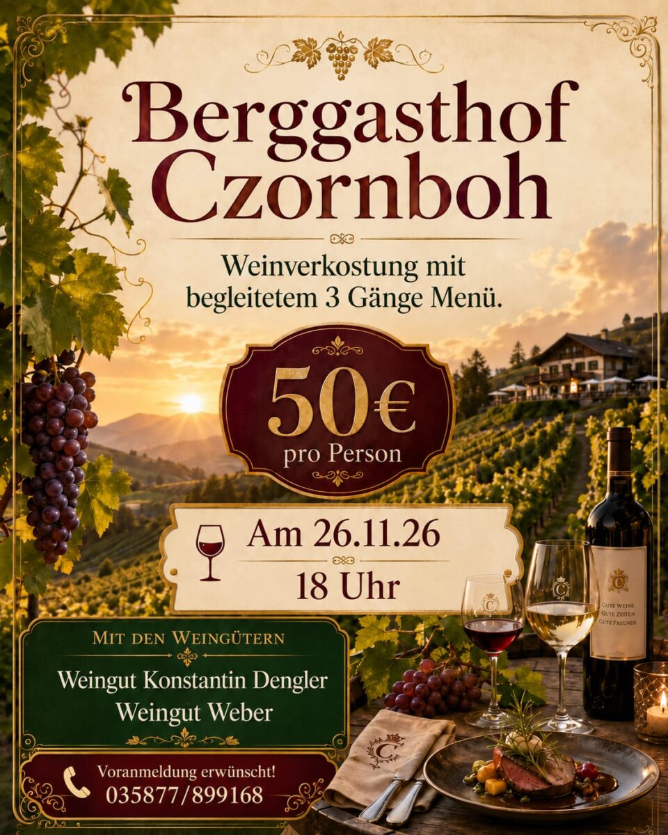 Ein Weinberg bei Sonnenuntergang mit Weinreben, einem für eine Weinprobe gedeckten Tisch, Weinflaschen, Gläsern und Käse. Der Text wirbt für eine Weinprobe mit einem 3-Gänge-Menü im Berggasthof Czornboh am 26. November um 18 Uhr für 50 € pro Person. Informationen zur Reservierung sind enthalten.